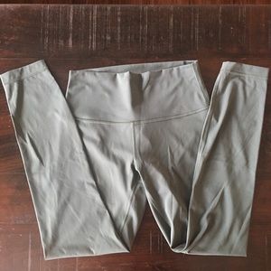 LULULEMON 7/8 legging, size 6 olive green